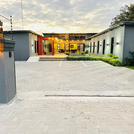 Signature Boutique Guesthouse Maun Exterior foto