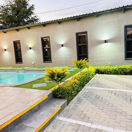 Signature Boutique Guesthouse Maun Exterior foto